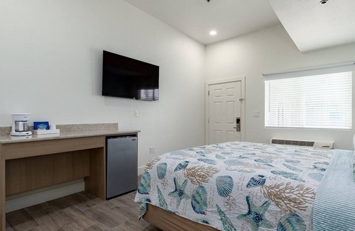 Flour Bluff Hotel | Cozy King Bed Room- Steps from Laguna Madre Waters #1