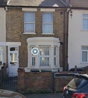 Lewisham House | Cozy King Room with Shared Kitchen & Bathroom