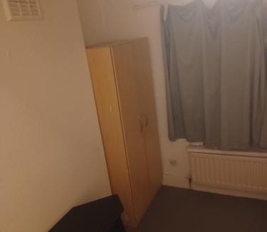 Lewisham House | Cozy King Room with Shared Kitchen & Bathroom