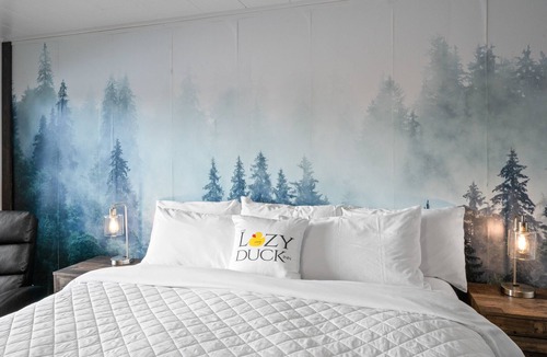 West Yellowstone Hotel | Cozy King Suite at Lazy Duck Inn, just 1 minute from Yellowstone! #24