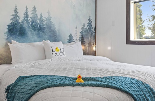 West Yellowstone Hotel | Cozy King Suite at Lazy Duck Inn, just 1 minute from Yellowstone! #24