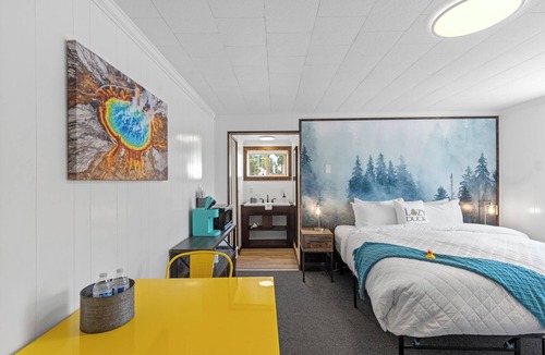West Yellowstone Hotel | Cozy King Suite at Lazy Duck Inn, just 1 minute from Yellowstone! #24