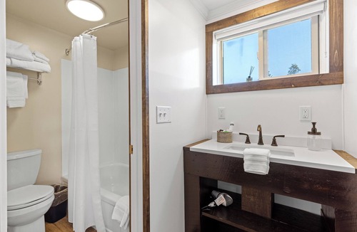 West Yellowstone Hotel | Cozy King Suite at Lazy Duck Inn, just 1 minute from Yellowstone! #24