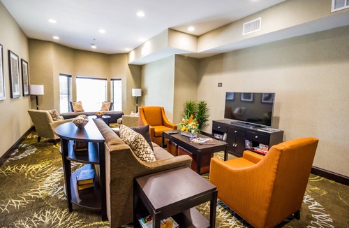 Legacy Park Condo | Cozy King Suite | Seasonal Outdoor Pool, 24-Hour Business Center and Fitness Center