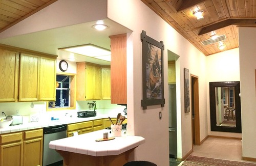 Kings Beach Cabin | Cozy Kings Beach cabin close to downtown and Lake