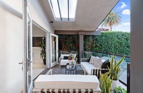 Beverly Grove House | Cozy LA Living West Hollywood Home