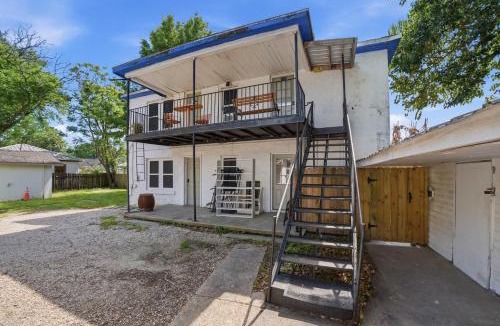 Freetown - Port Rico House | Cozy Lafayette Apartment with Free Parking & Kitchen
