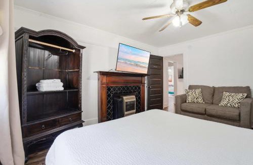 Freetown - Port Rico House | Cozy Lafayette Apartment with Free Parking & Kitchen