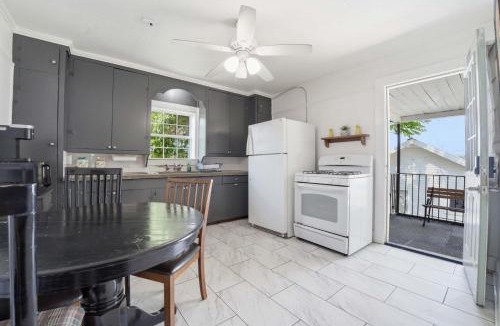 Freetown - Port Rico House | Cozy Lafayette Apartment with Free Parking & Kitchen