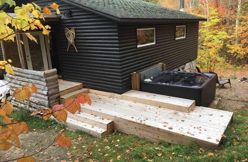 Huberdeau House | Cozy Lake Access Loj + Hot Tub & Fire Pit