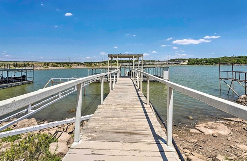 Brownwood House | Cozy Lake Brownwood Home w/ Boat Dock & Deck!