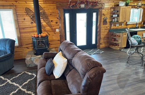 Butler County Cabin | Cozy lake cabin along the Platte River.