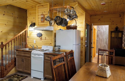 Columbia Cabin | Cozy Lake Cabin w/Fire Pit & Trails