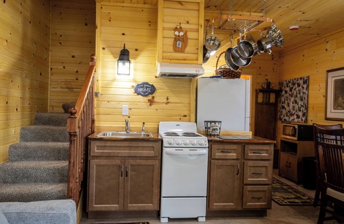 Columbia Cabin | Cozy Lake Cabin w/Fire Pit & Trails