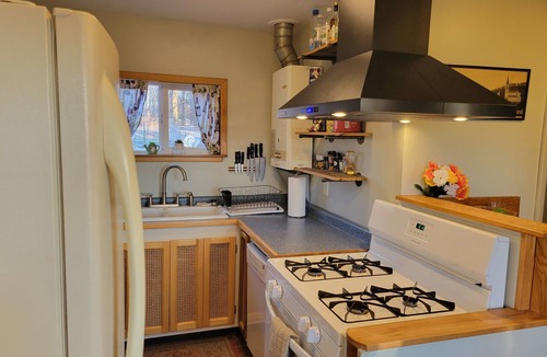 Plattsburgh Cottage | Cozy Lake Champlain Cottage - Property on Lake Champlain