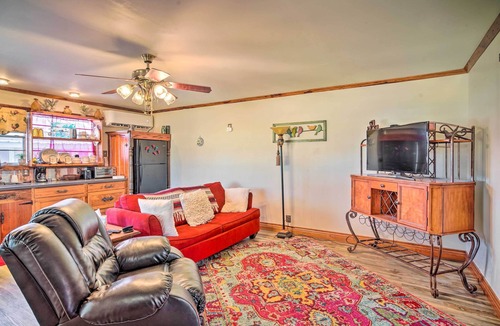 Prien Apartment | Cozy Lake Charles Studio w/Golf Course Views