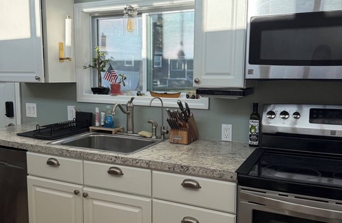 Dunstable Cottage | Cozy Lake Cottage in charming Dunstable