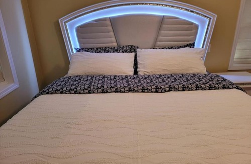 Charlton Apartment | Cozy Lake Cottage