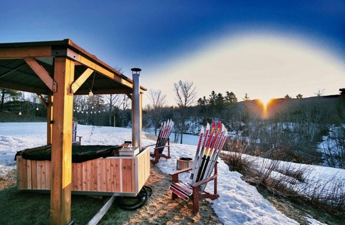 Eden Mills House | Cozy Lake Eden Retreat|Hot Tub|Wifi|Games|Pets OK
