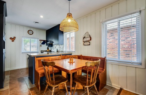 Leamington House | Cozy Lake Erie Getaway | Deck Firepit Point Pelee