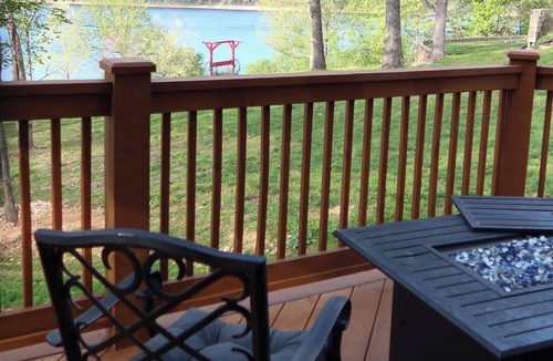 Eucha House | Cozy Lake Escape: Unwind with Stunning Lake Views in New Eucha.