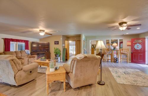 Eufaula House | Cozy Lake Eufaula Hideaway w/Fire Pit & Hot Tub!