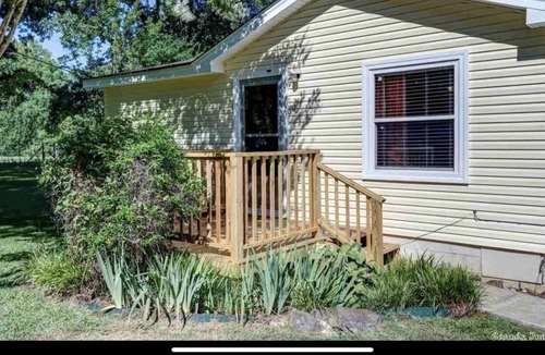 Perryville House | Cozy Lake Front 3br/2ba - sleeps 8!