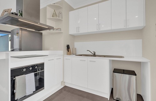 Cranbourne West Apartment | Cozy lake front apartment