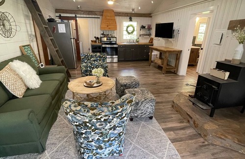 Woodstock Cabin | Cozy Lake Front Cabin, sleeps 8, Lake Allatoona