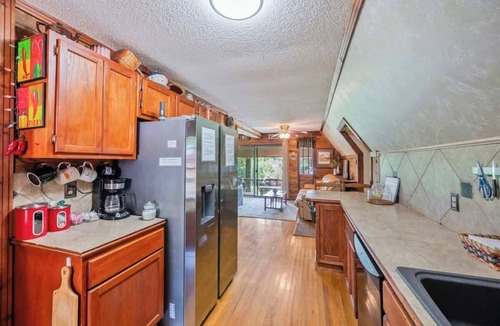 Linden Cabin | Cozy lake front hide away