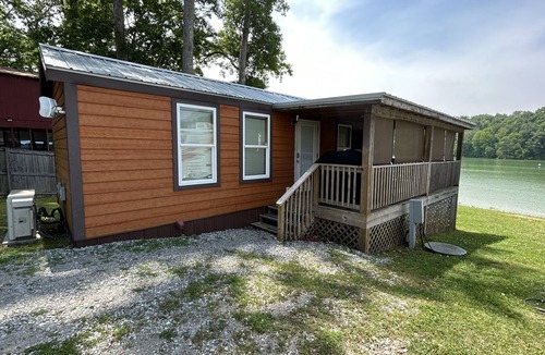 Dandridge Cabin | Cozy Lake Front Park Model on Douglas Lake with Hot Tub!