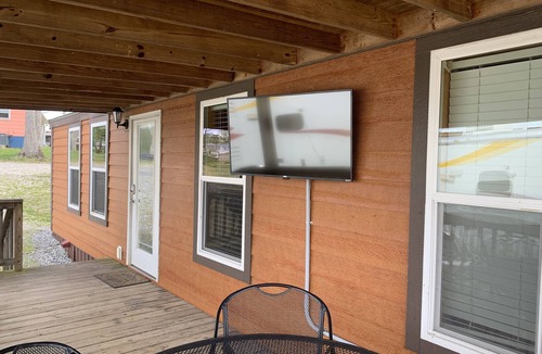 Dandridge Cabin | Cozy Lake Front Park Model on Douglas Lake with Hot Tub!