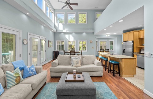 Wise House | Cozy Lake Getaway Firepit Lake Access Gas Fireplace Grill