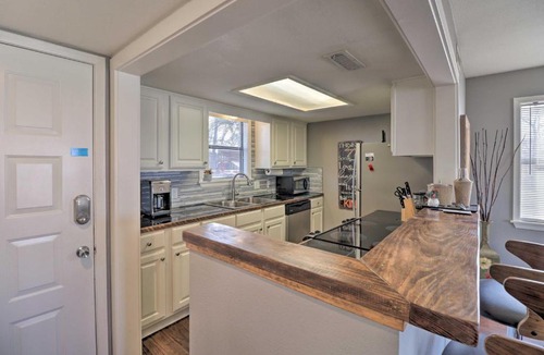 Lake Hamilton Apartment | Cozy Lake Hamilton Condo with Balcony and Pool Access!