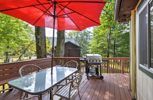 Lake Harmony Estates House | Cozy Lake Harmony Home with Deck - Between 2 Lakes!
