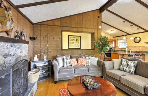 Lake Harmony Estates House | Cozy Lake Harmony Home with Deck - Between 2 Lakes!