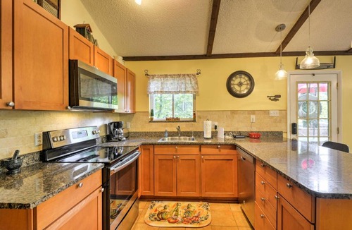 Lake Harmony Estates House | Cozy Lake Harmony Home with Deck - Between 2 Lakes!