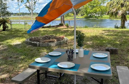 Deltona Lakes House | Cozy Lake house & fire pit!