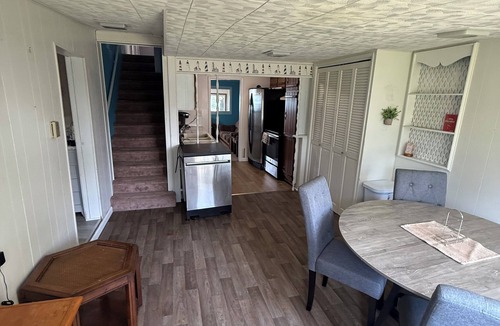 Hilton House | Cozy Lake house in Hilton with beach access.
