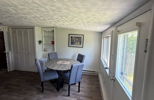 Hilton House | Cozy Lake house in Hilton with beach access.