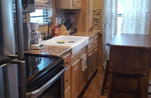 Willis Cabin | Cozy Lake House located on Lake Conroe. Fish from the porch!