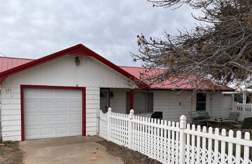 Fort Cobb House | Cozy Lake House-No Cleaning Fees