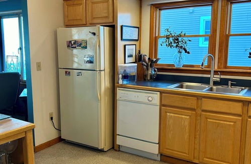 Cicero House | Cozy Lake House on Oneida with Waterfront Access