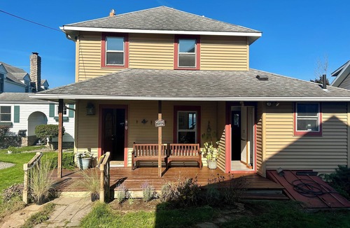 Cicero House | Cozy Lake House on Oneida with Waterfront Access