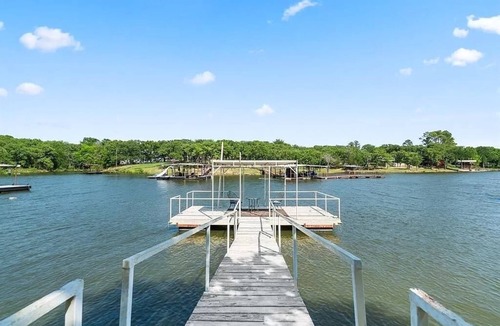 Bowie House | Cozy Lake House right on Amon G Carter Lake