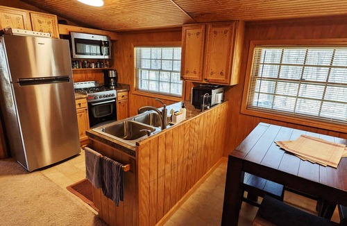 Elmira Cabin | Cozy Lake House