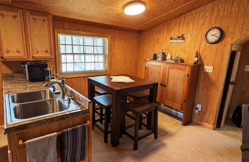 Elmira Cabin | Cozy Lake House