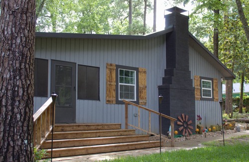Montgomery House | Cozy lake house w/Lake Conroe access- pet friendly!