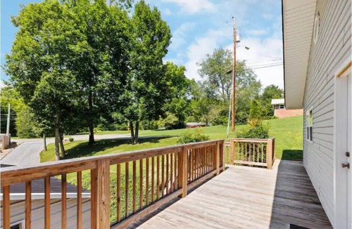 Johnson City House | Cozy lake house with large deck- close to town