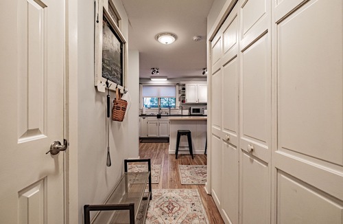 South Oxford Cottage | Cozy lake house with private beach